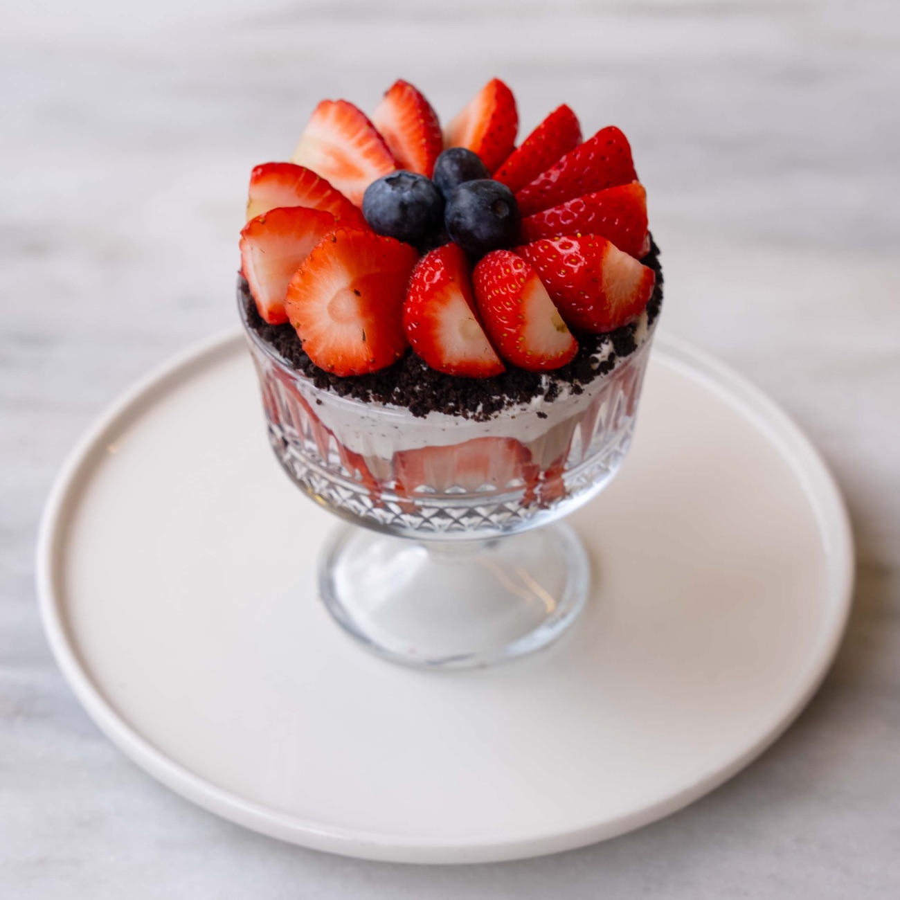 Fit Cup - Glutensiz Brownie, Profiterol Sos, Krema. Çölyak hastalarına uygun değildir.