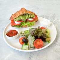 Mozzarella Caprese Kruvasan