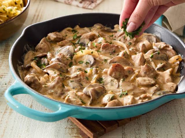 Casseruola Pollo - Sautéed Chicken Casserole with Creamy Mushrooms