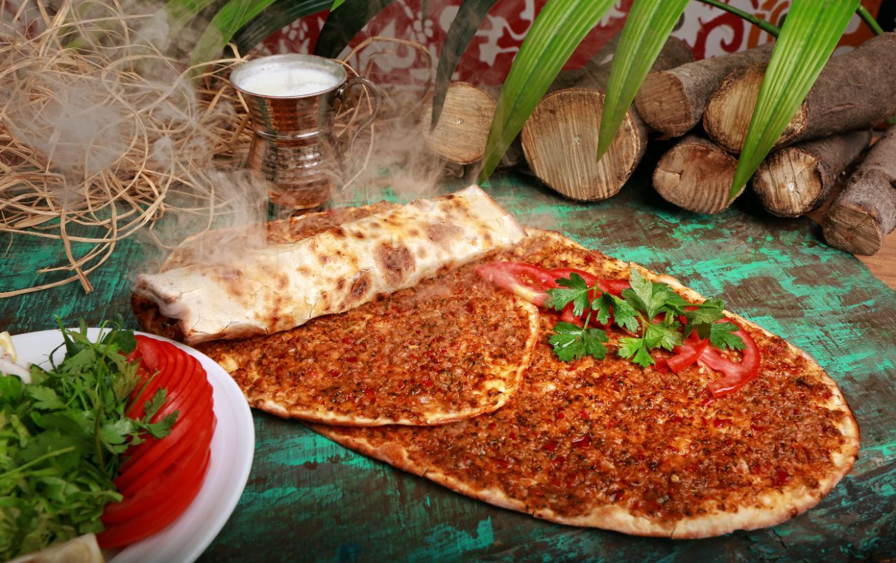 Lahmacun ( Yapımı Yoğun servis saatlerimize göre değişkenlik gösterir. )