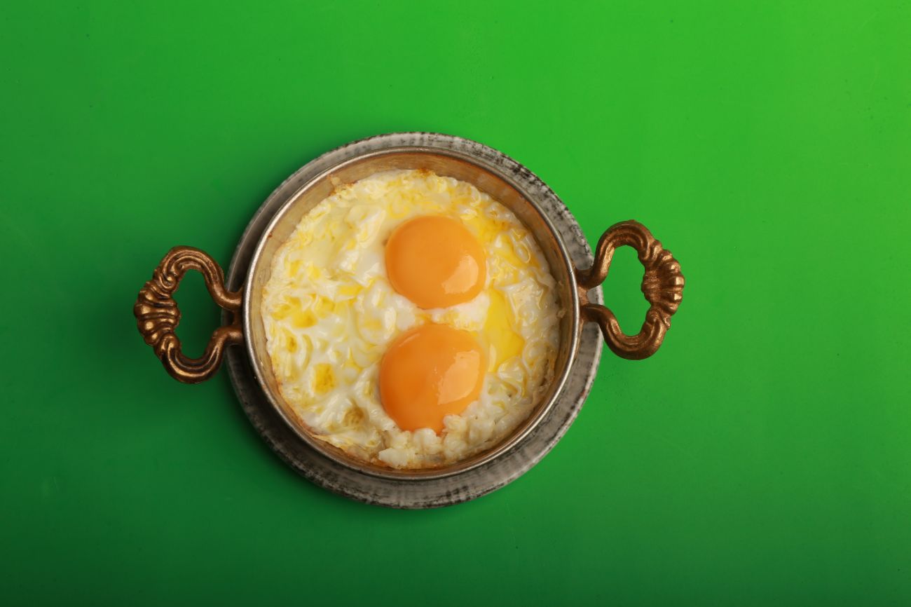 البيض في المطر - 
