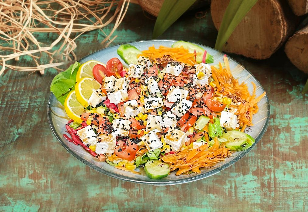 Akdeniz Salatası