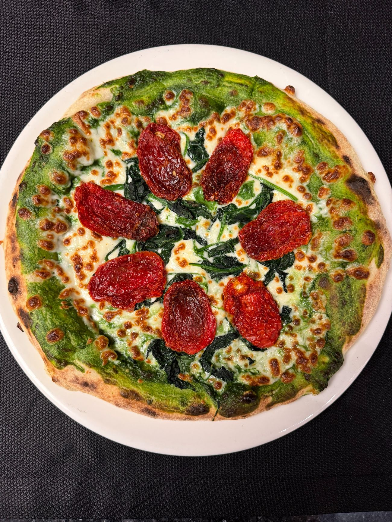 PIZZA RICOTTI A SPINACIA - Mozzarella, Ispanak, Kuru Domates, Pesto Sos
