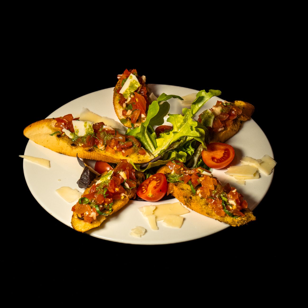 BRUSCHETTA - 5 Adet Pesto Soslu Ekmek Dilimi, Sarımsak, Domates, Parmesan