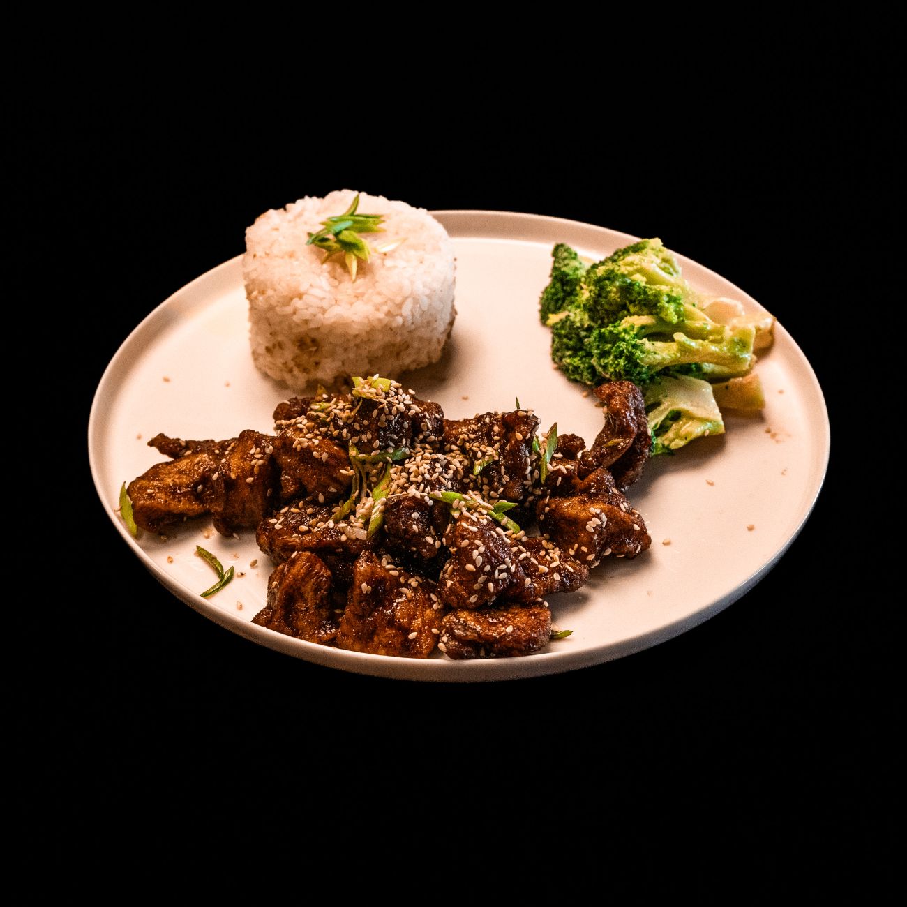 GENERAL TSO - 250 gr. Tavuk Bonfile, Brokoli, Pilav, Yeşil Soğan, Yumurta, Soya sos, Nişasta