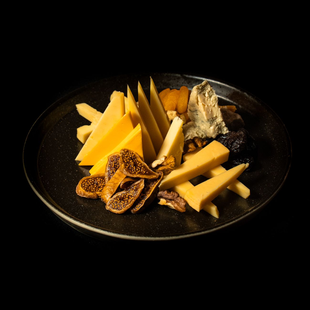 PEYNİR TABAĞI - İthal ve Yerli peynir çeşitleri ( Kuru İncir, Kuru Kayısı, Kuru Erik ve Ceviz ile )