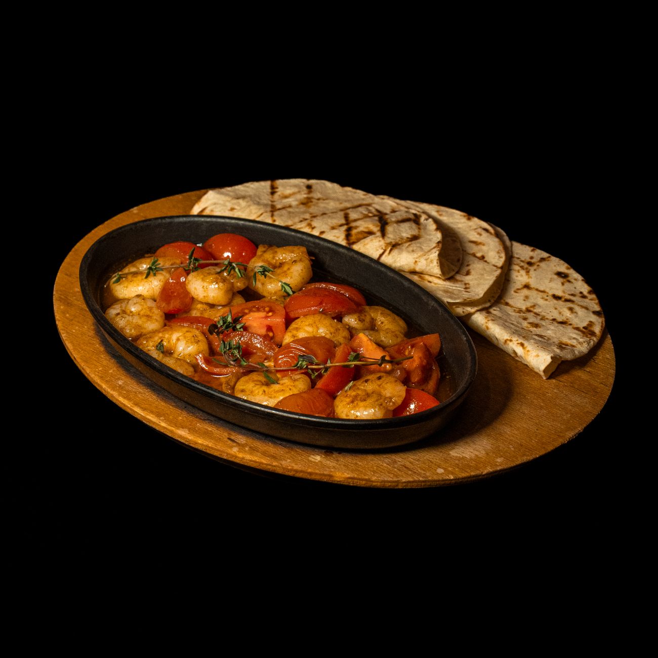 KARİDES TAVA - 200 gr. Karides, Domates, Sarımsak, Tereyağı, Kırmızı Tatlı Toz Biber, Kekik (Tortilla Ekmeği ile)