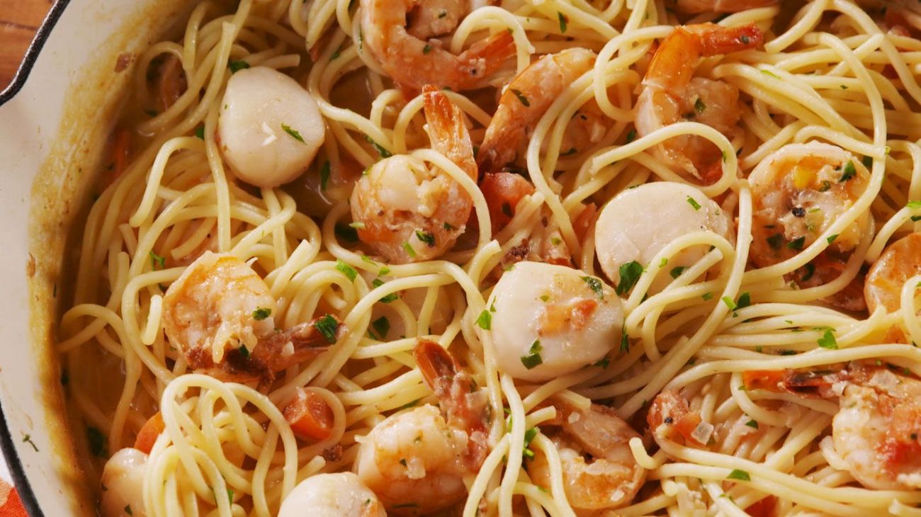 Deniz Ürünü Makarna - Spaghetti makarna, karides, kalamar, krema eşliğinde