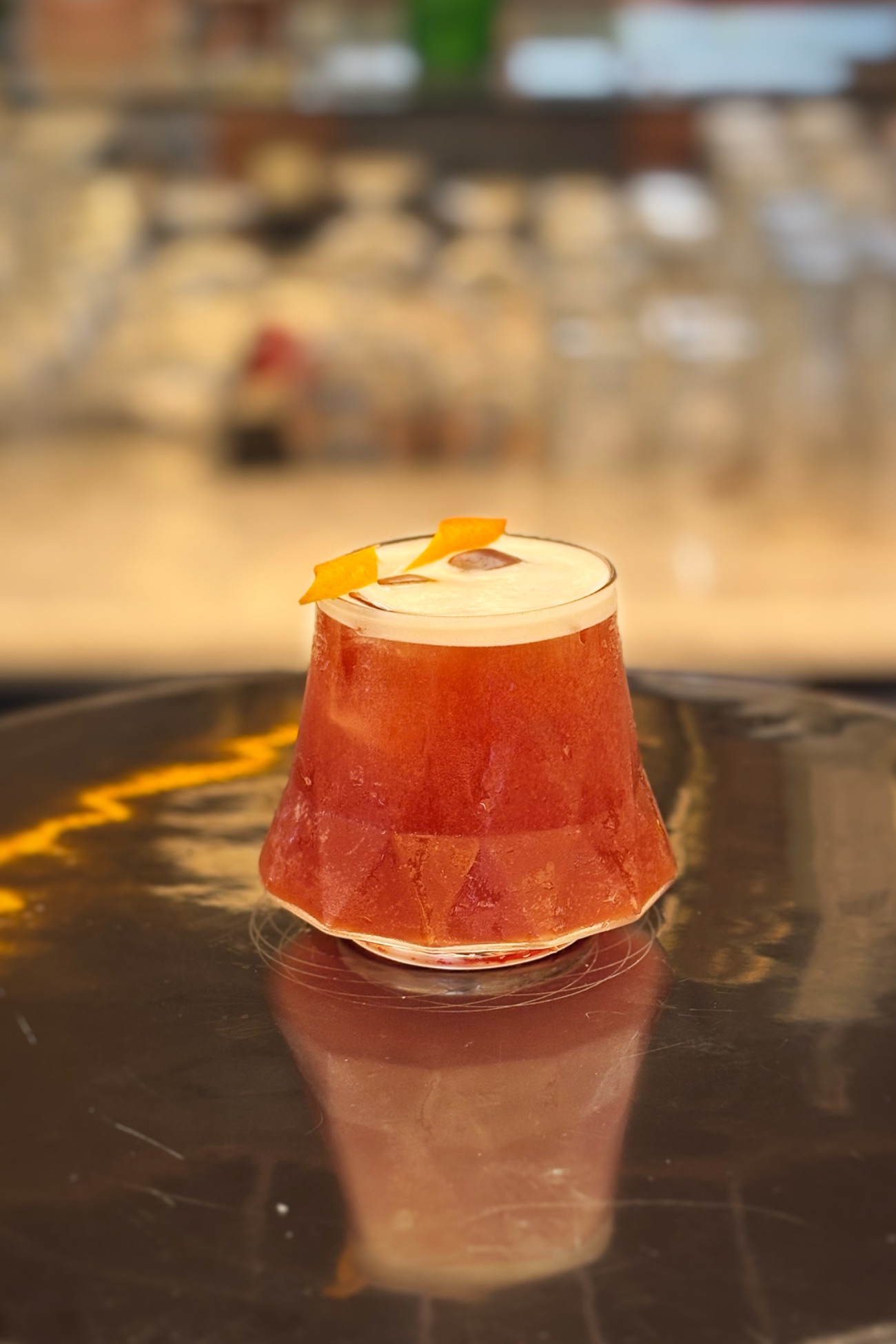SUNSET - Absolut , kahlua , limon suyu , passion , aquafaba , Redbull Pink  Edition