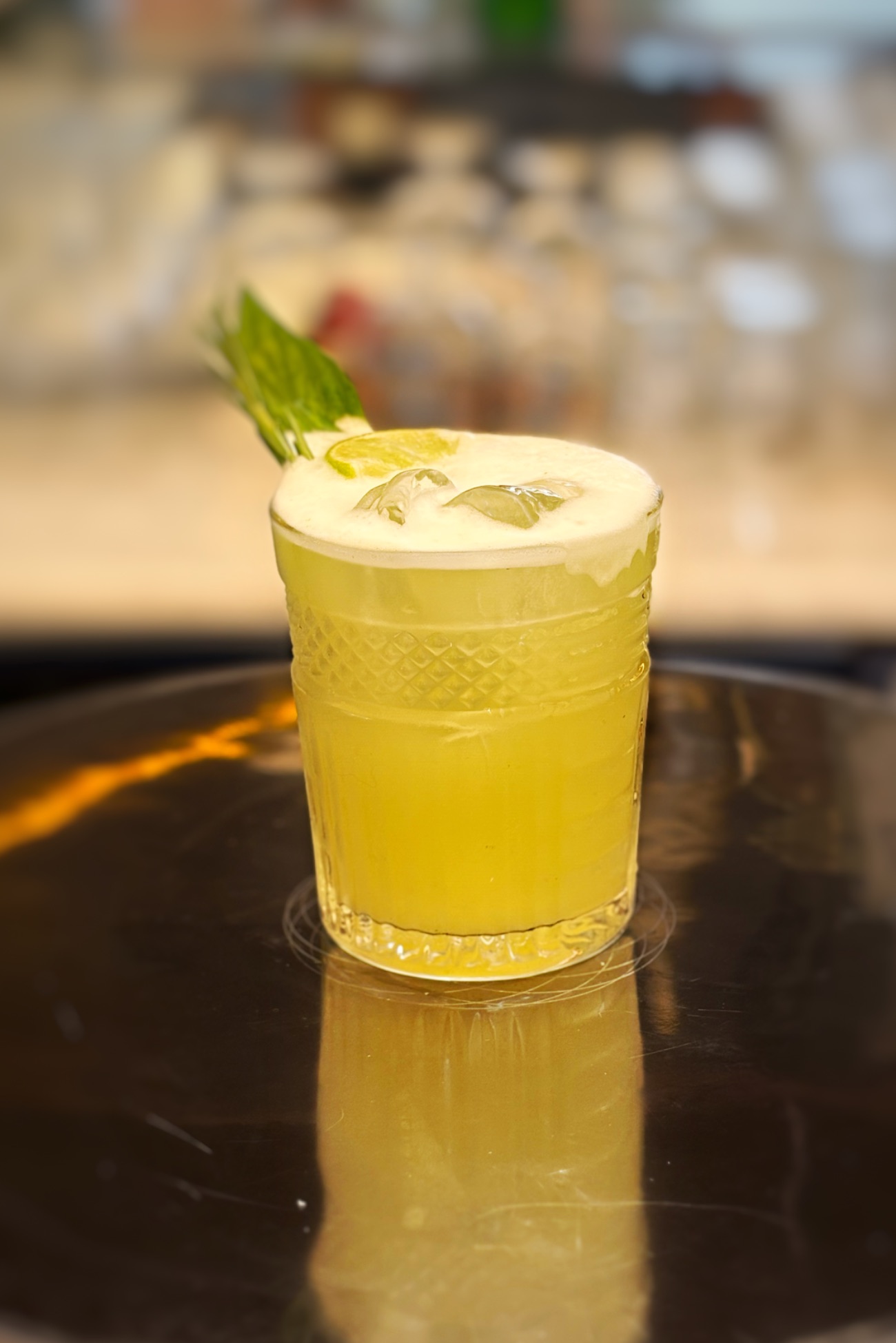 FIBONACCI - Beefeater, smirnoff north, fesleğen , biberiye , lime , limon suyu, tarçın, tonik , aquafaba