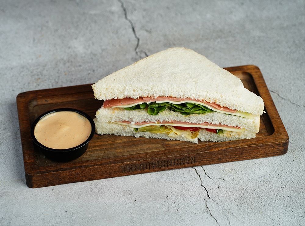 كلاب مرتديلا