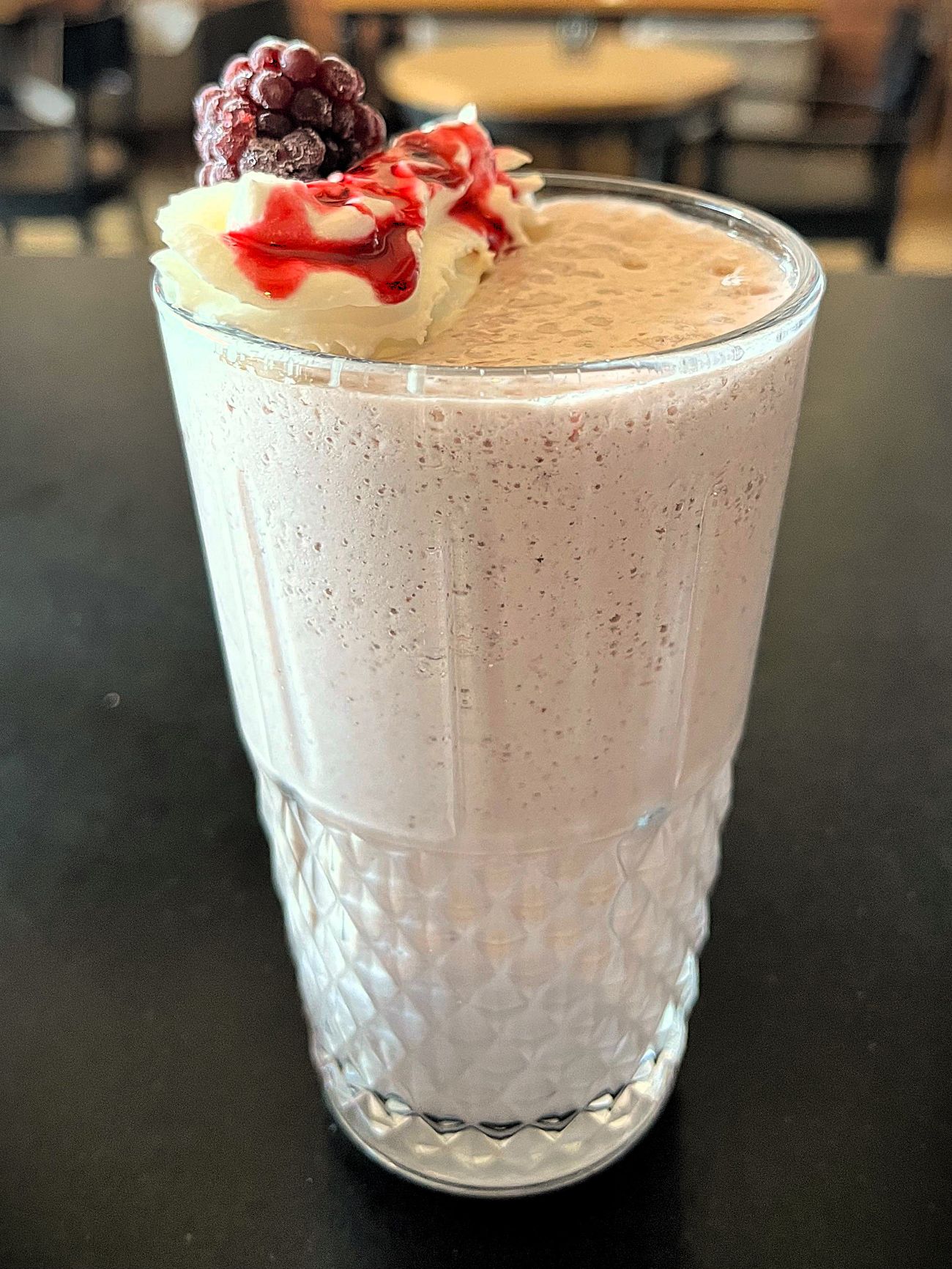 BÖĞÜRTLENLİ SMOOTHIE - Böğürtlen Püresi, Yogurt Frappe, Süt, Buz