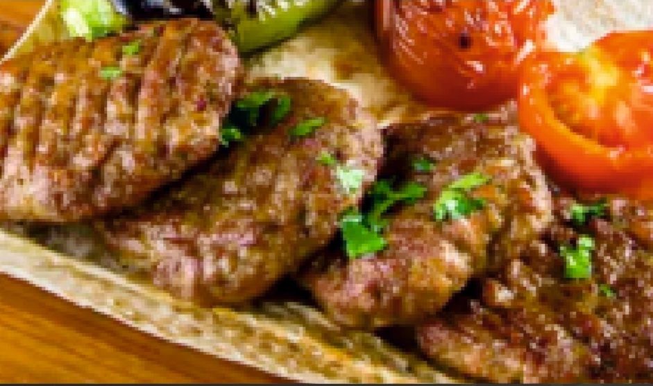 Izgara Köfte - Yanında Salata, Çiğ Köfte, Antep Ezme ve Haydari ile.