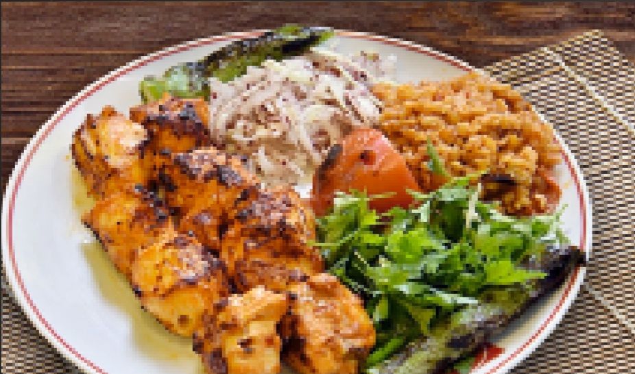 Tavuk Şiş - Yanında Salata, Çiğ Köfte, Antep Ezme ve Haydari ile.