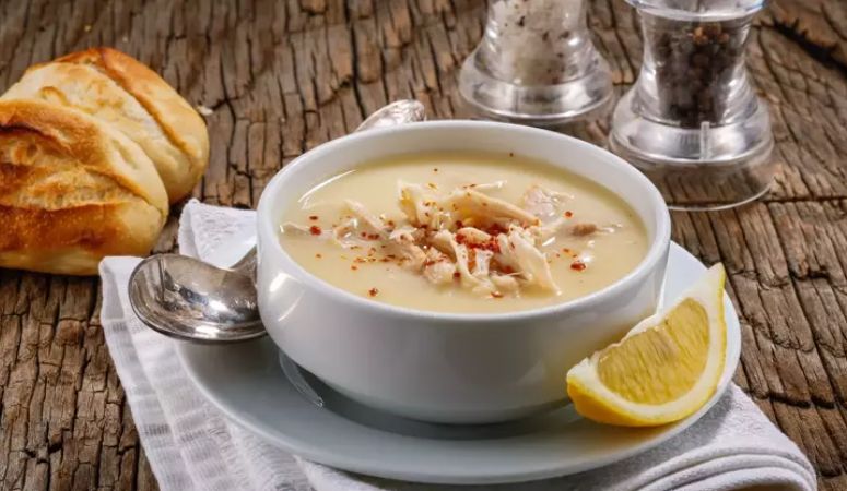 Tavuk Çorbası - Yanında Salata ve Çiğ Köfte eşliğinde.