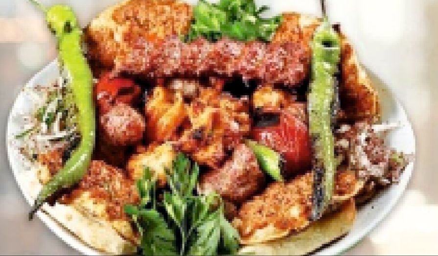 Vali Kebabı - 1/2 Adana, 1/2 Tavuk Şiş, 1/2 Kuzu Şiş, 1/2 Domates Kebap Fındık Lahmacun.
Yanında Salata, Çiğ Köfte, Antep Ezme ve Haydari ile.