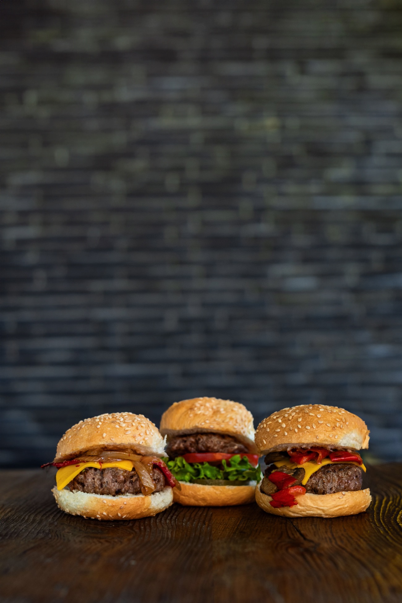 Triple Shot Burger (3Adet) - Özel Shot ekmeğinde 50 gr. Classicbull burger +50 gr Mushbull burger +50 gr. The Bull Special Burger. (Patates kızartması,The Bull yeşil sos,The Bull beyaz sos,ketçap ve mayonez ile.)