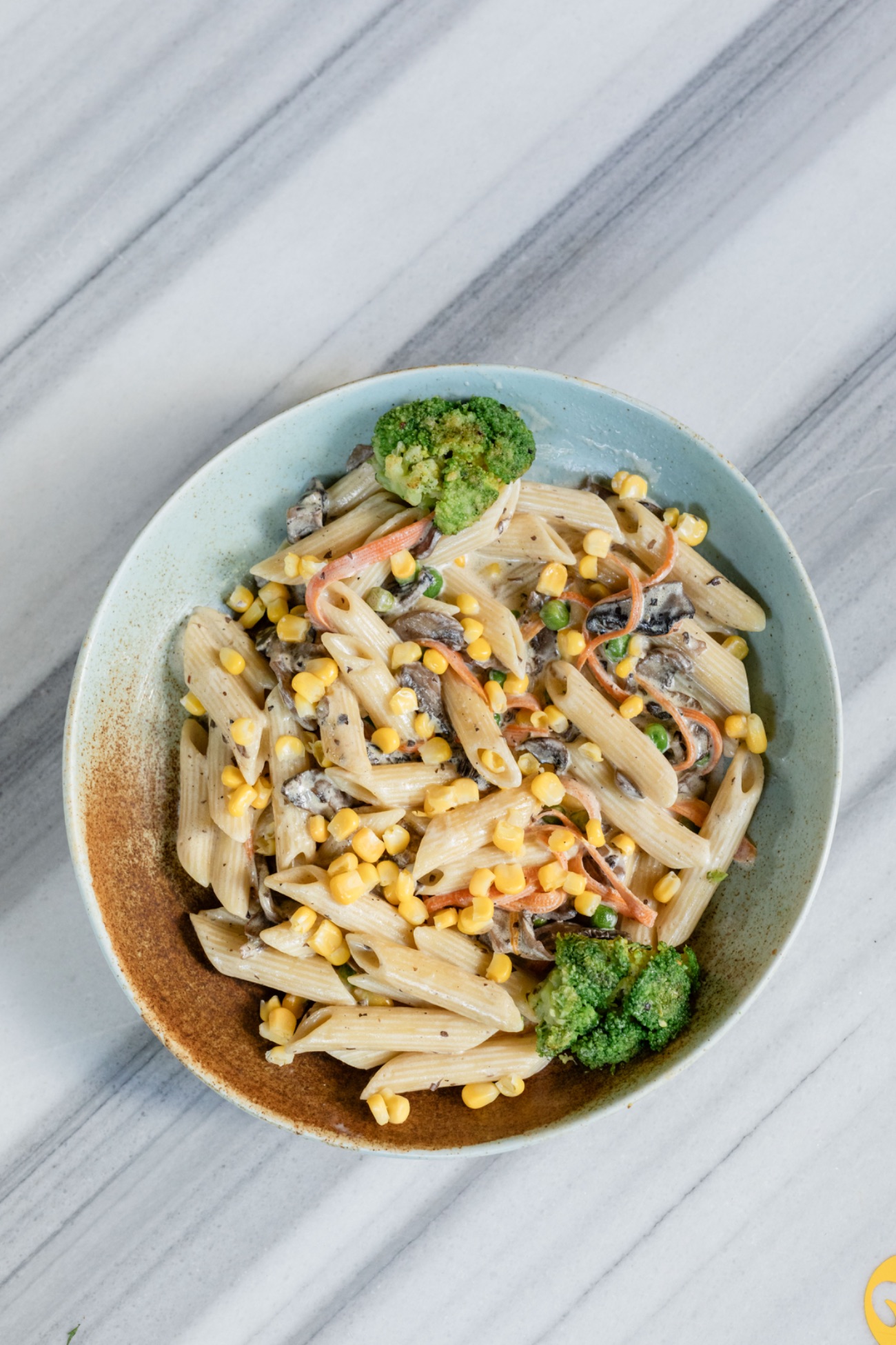 Penne Veggie - Brokoli,karnabahar,havuç,mısır,
mantar,krema ve parmesan peyniri eşliğinde