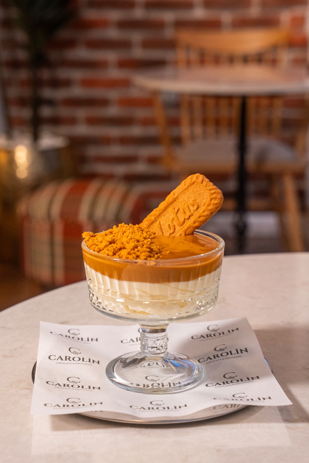 Lotus Cup - Carolin’e özel pastacı kreması üzerinde Lotus creamy,Lotus parçacıkları ve Lotus bisküvisi eşliğinde