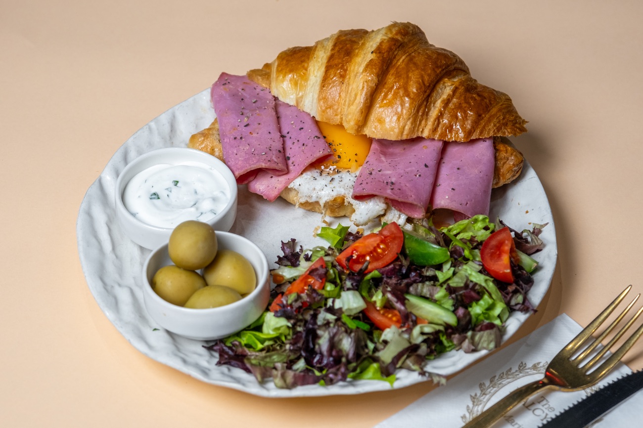 Egg&Beef Sandviç - Roast beef, yumurta, kruvasan
