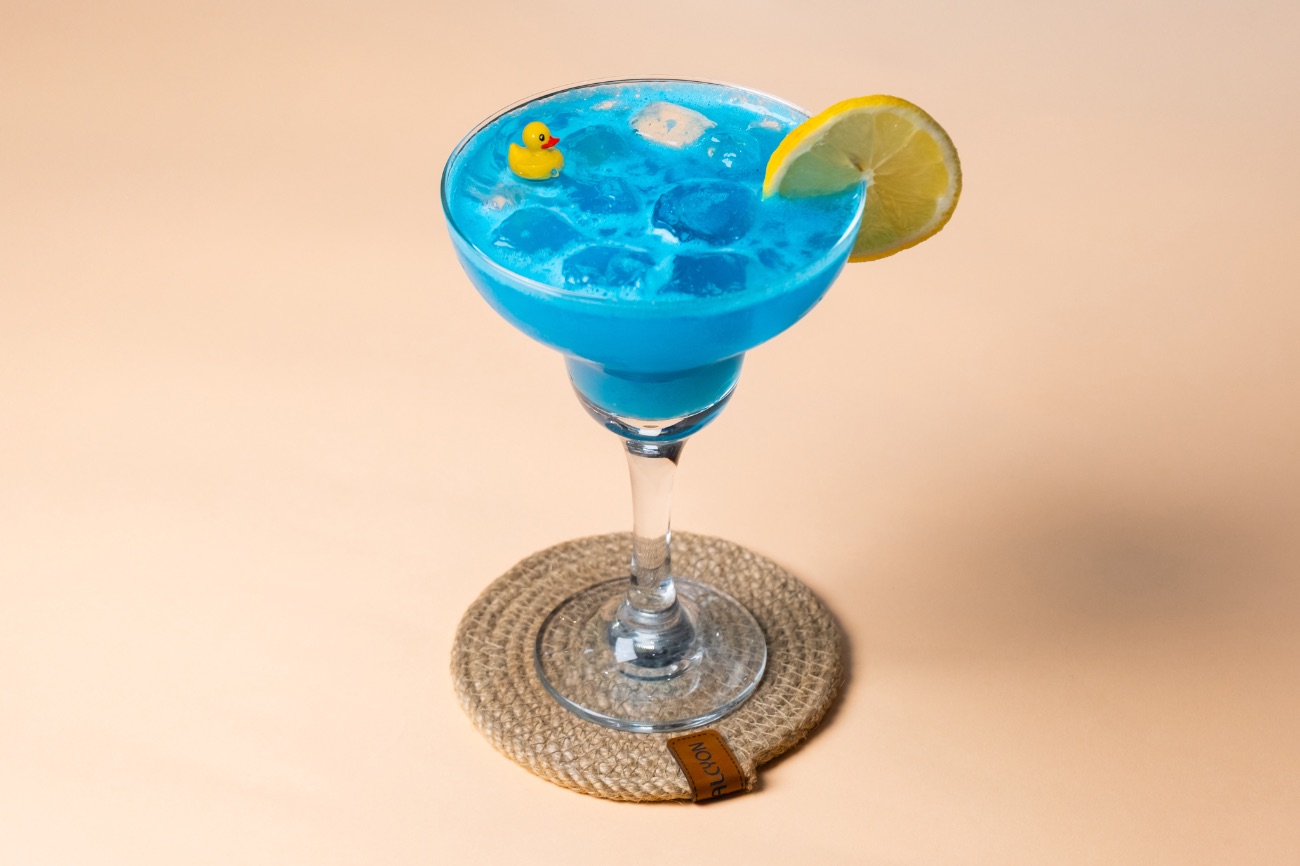 Halcyon Blue Lady - Blue Ocean Şurubu, Limon suyu, Beyaz çikolata şurubu