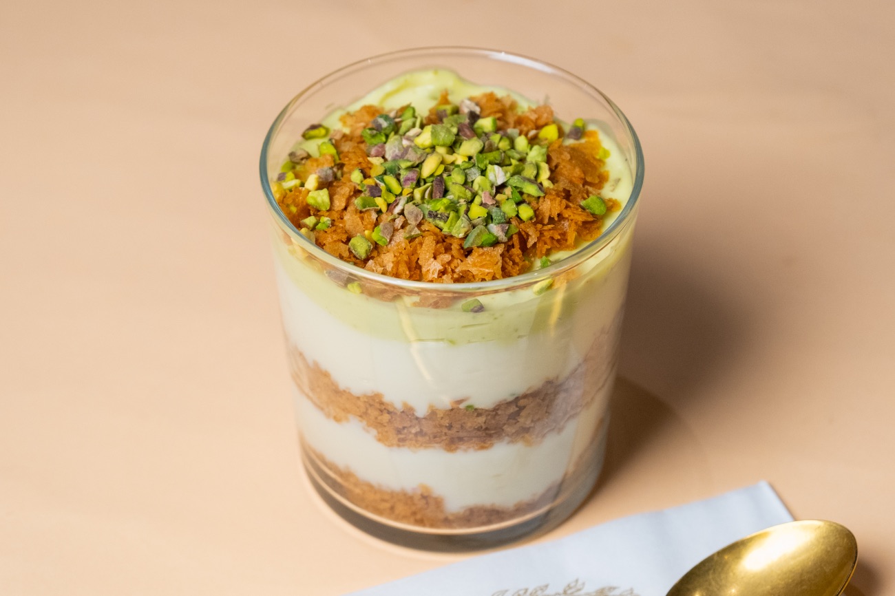 Baklava Cup - Çıtır Baklava parçacıkları, Halcyon magnolia kreması ve Antep kreması