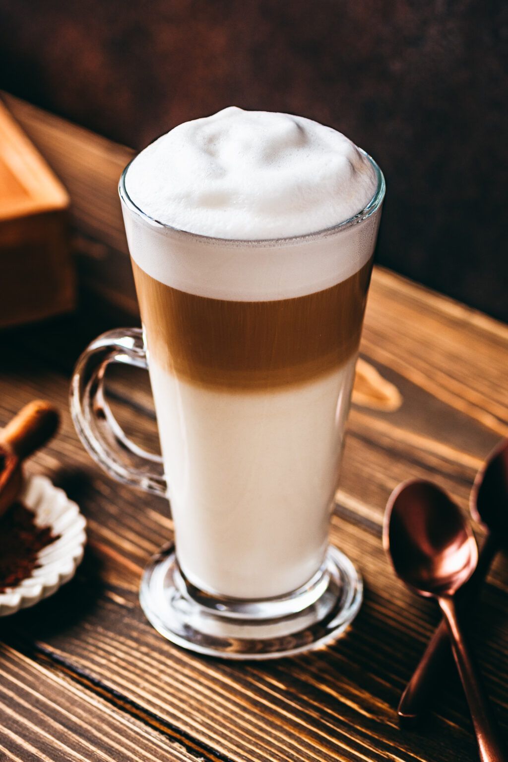 Latte Machiato - Double espresso, sıcak süt ve süt kreması