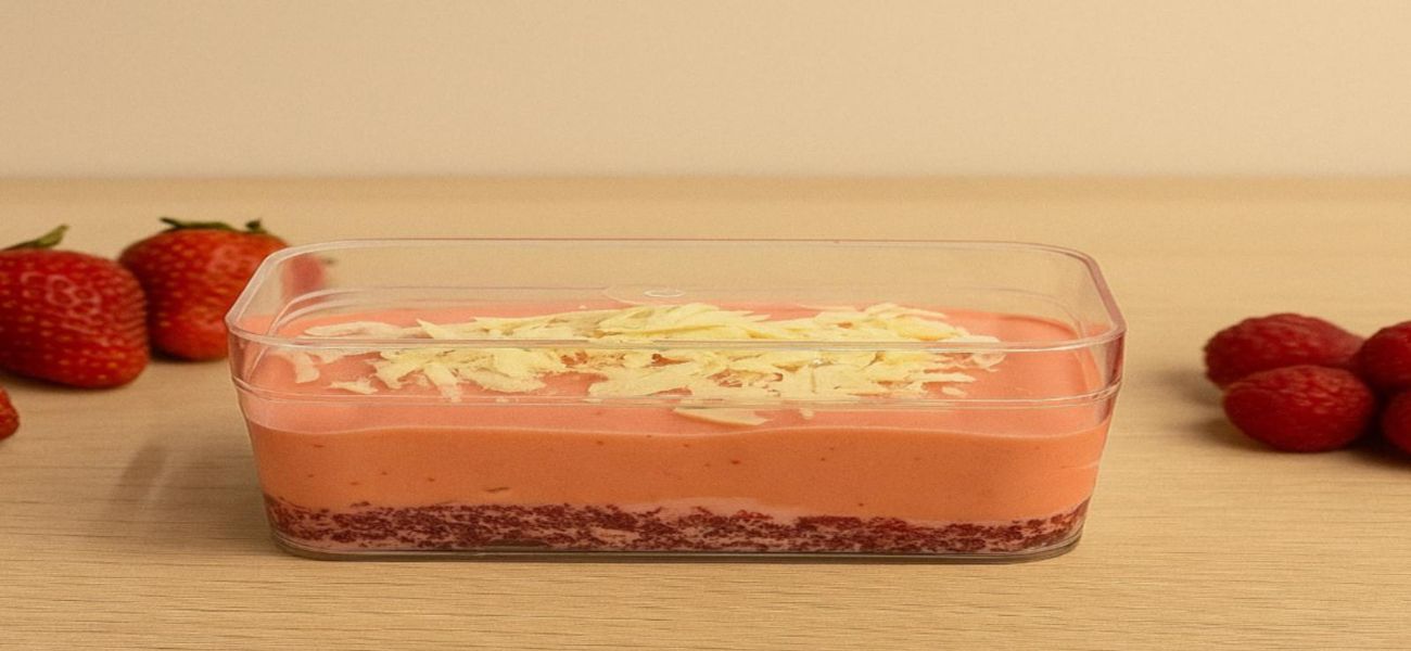 Frambuazlı  profiterol - Red velvet kırmızı kadife kek tabanı pastacı kraması ile doldurulmuş profiterol