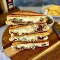 Kavurma Kaşarlı Tost