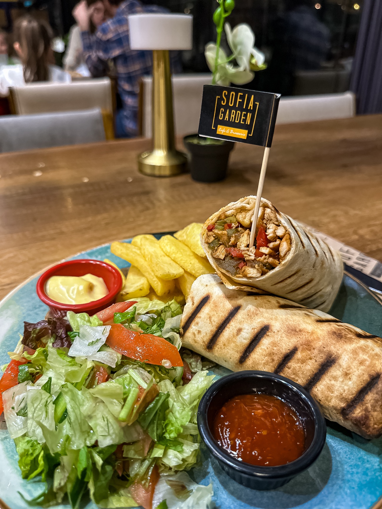 Wrap Piliç - Sweet chili, honey master sos, salata ve patates cips ile...
940 kcal