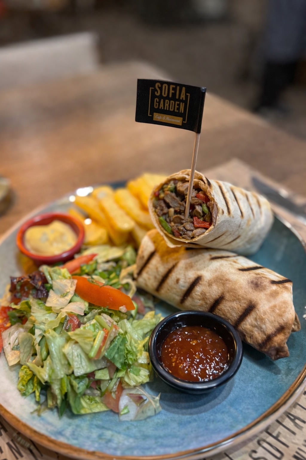 Wrap Et - Sweet chili, honey master sos, salata ve patates cips ile...
1050 kcal