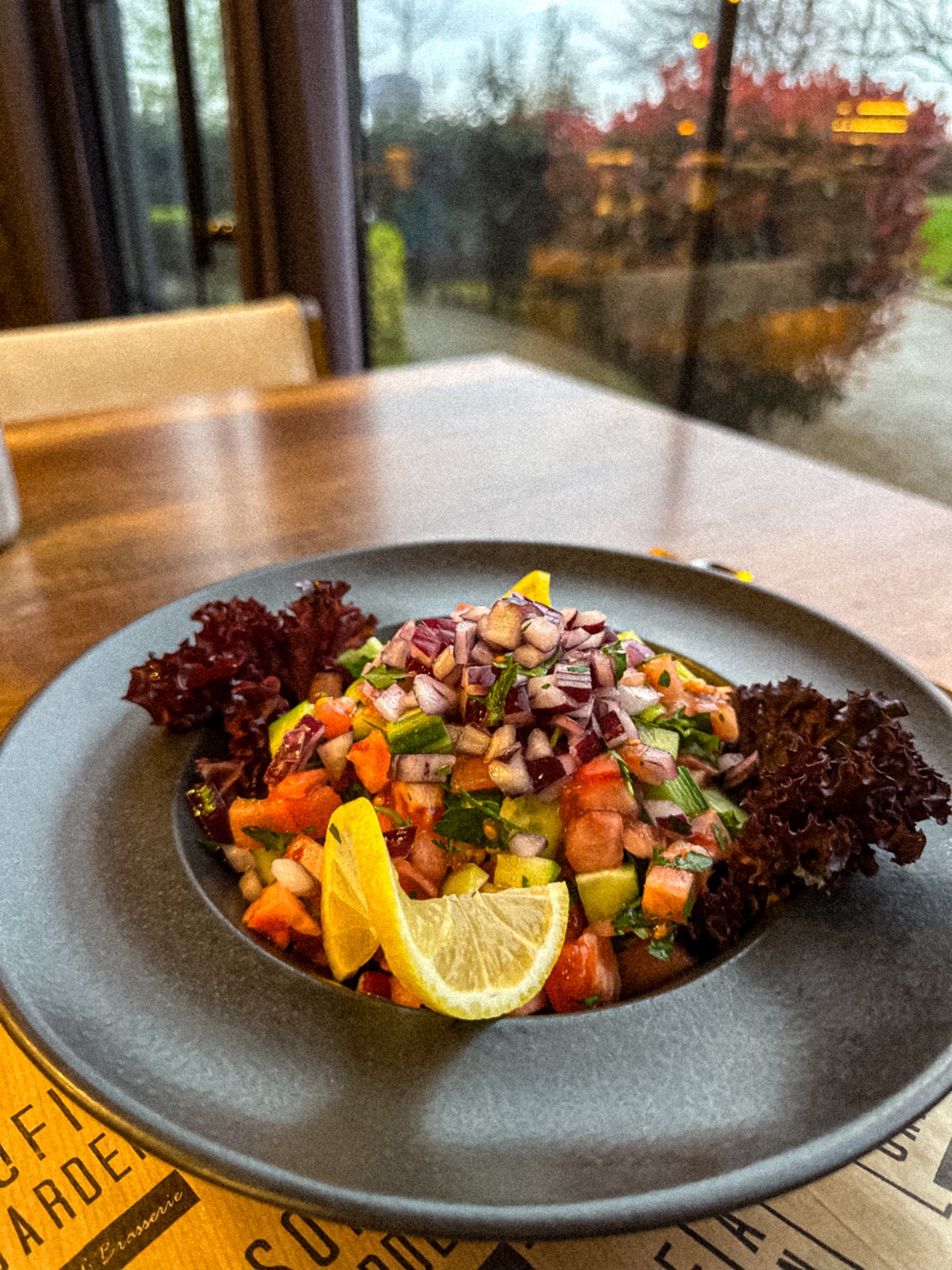 Çoban Salata - Domates, salatalık, çarliston biber, maydanoz, mor soğan.