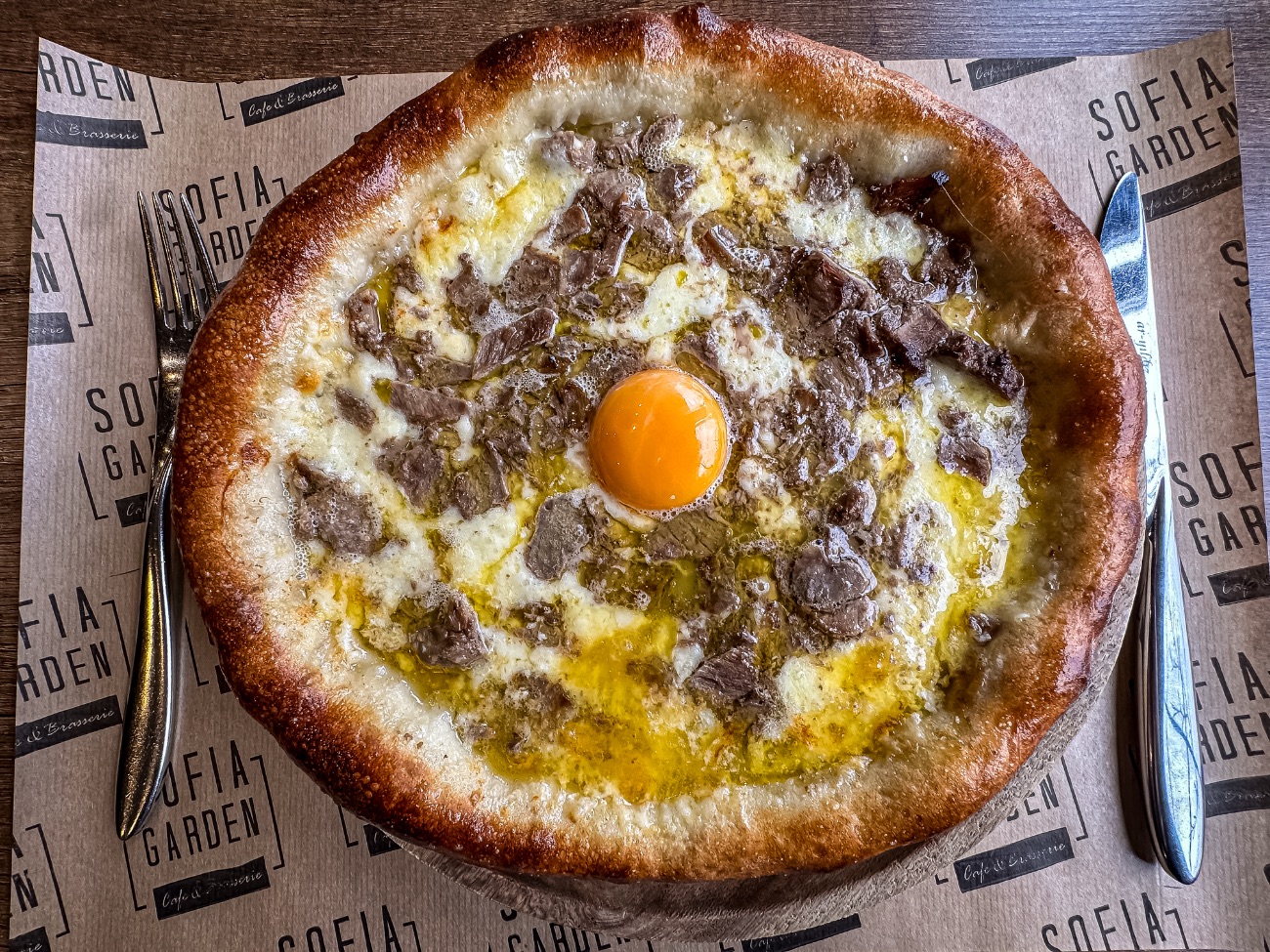 Kavurmalı Trabzon Peynirli - Yöresel peynir, kavurma ve yumurta sarısı ile.
1250 kcal