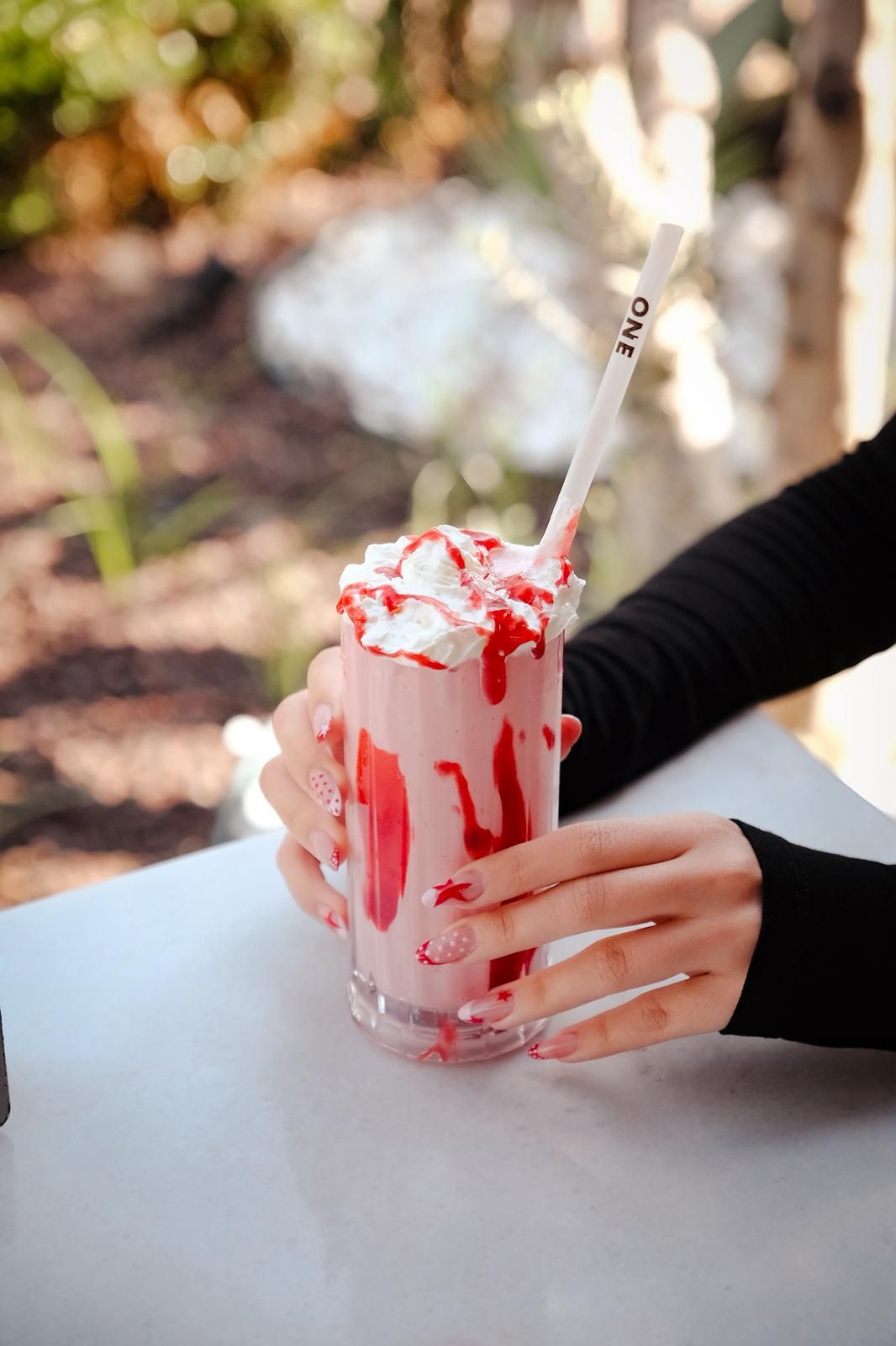 ÇİLEKLİ MİLKSHAKE - 