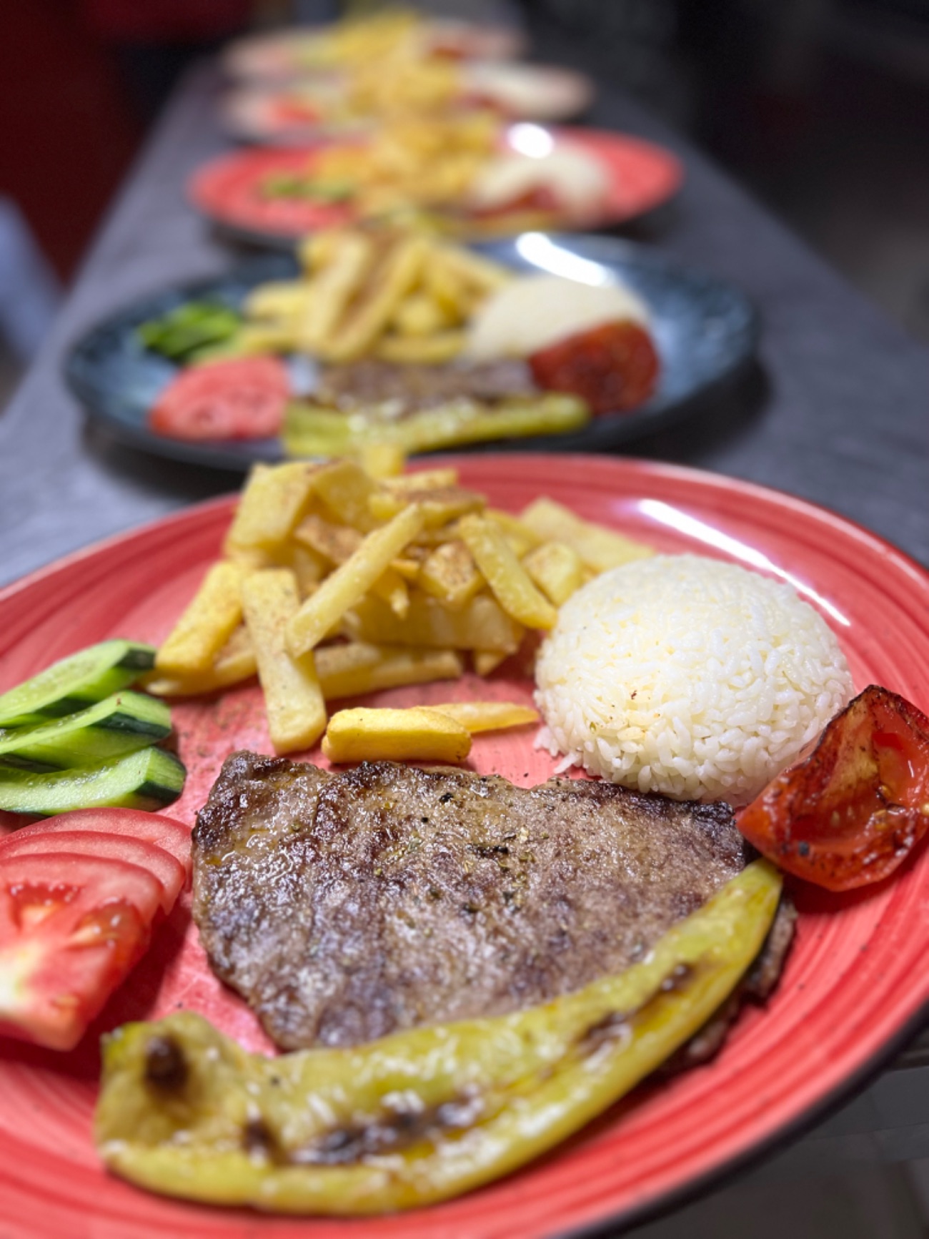 Bonfile - Pilav , Cips , Yeşillik , Kızarmış Domates ve Biber