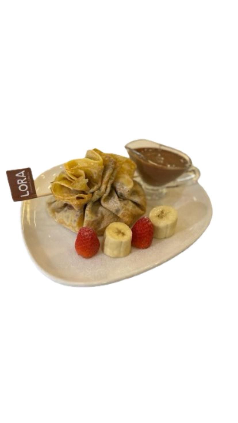 Crepe Bohça - Krep içine çikolata sürüldükten sonra muz, çilek eklenir ve katlanır. Yanında çikolata ve meyve ile servis edilir.