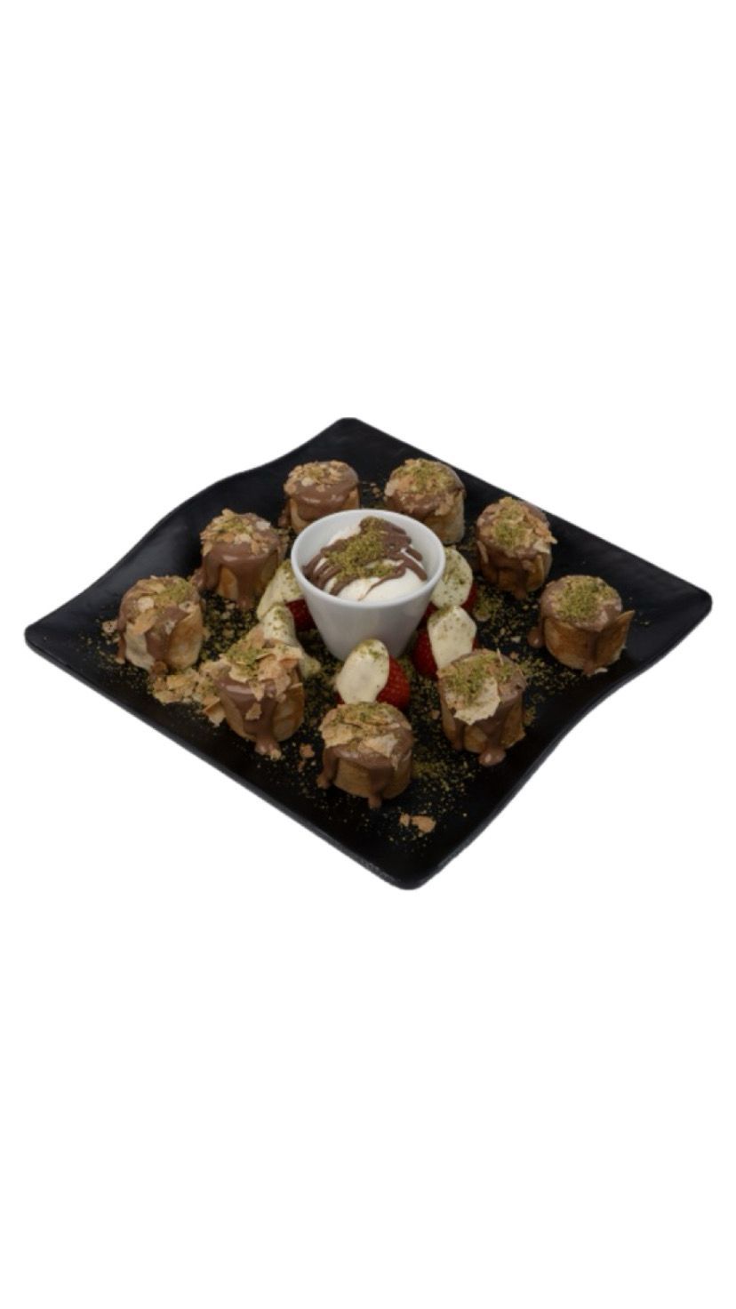 Crepe Special - Krep içine çikolata sürülür, bütün muz eklenir ve sarılır. Krep kesildikten sonra üzerine sıcak çikolata dökülür. Yanında çilek ve dondurma ile servis edilir.