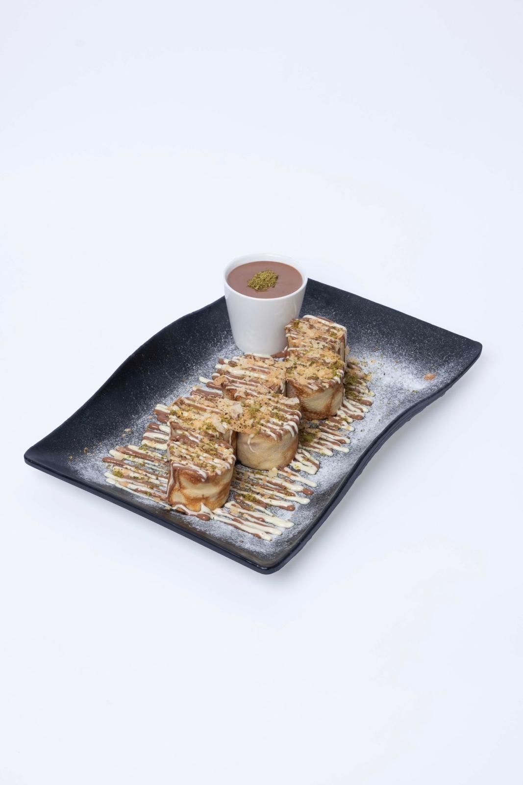 Crepe Sarma - Krep içine çikolata sürülür, bütün muz eklenir ve sarılır. Krep kesildikten sonra üzerine sıcak çikolata dökülür.