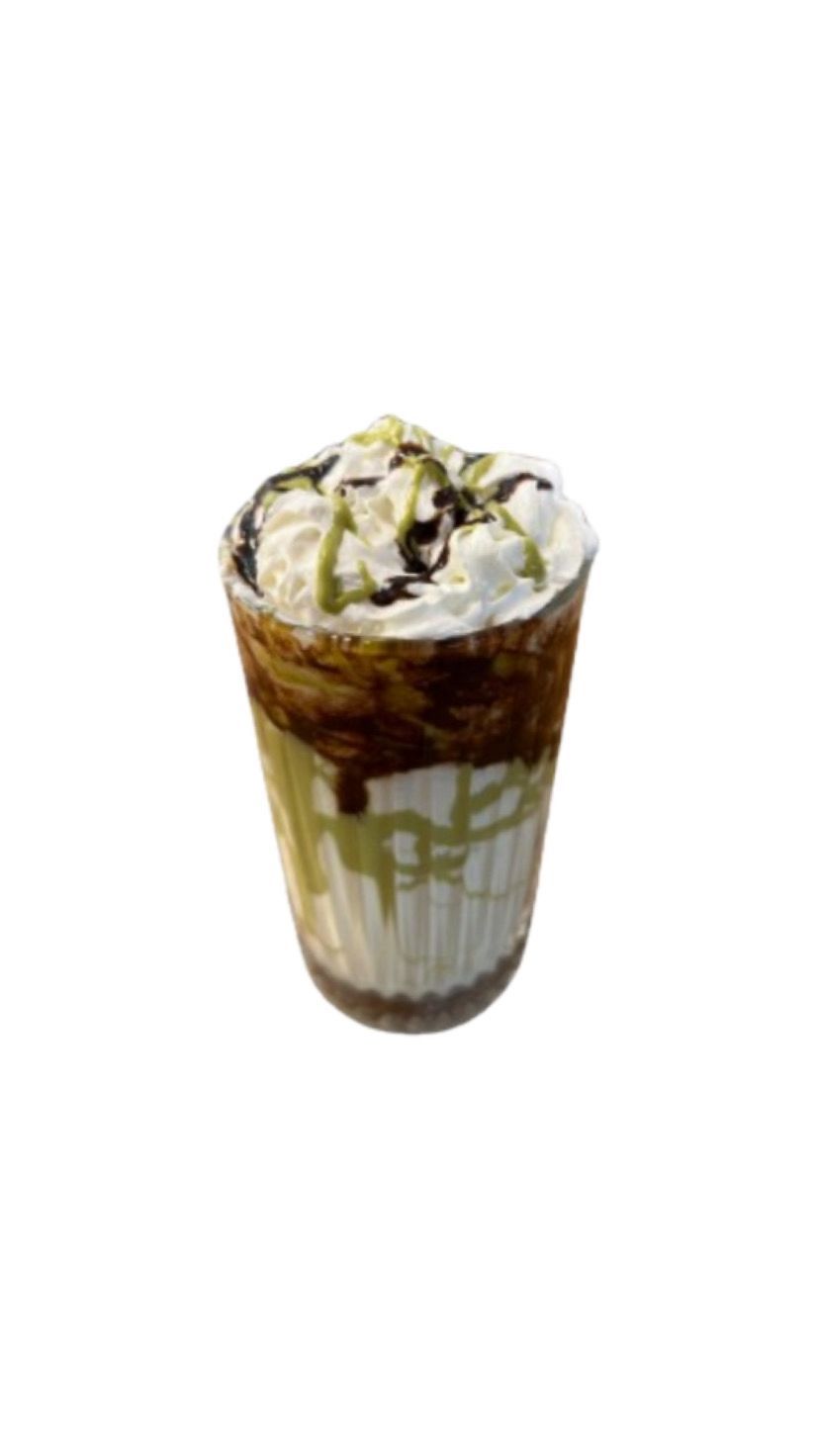 Pistachio Latte - Süt, antep fıstıklı çikolata, krem şanti, pirinç antep fıstığı