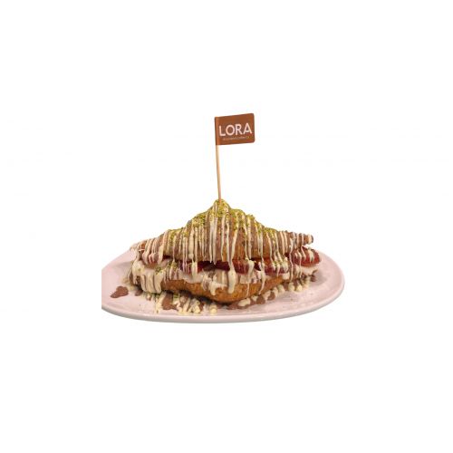 Çikolatalı Kruvasan - Kruvasan arasında krema ve muz-çilek üzerine belçika çikolatası ve pudra şekeri ile servis edilir.