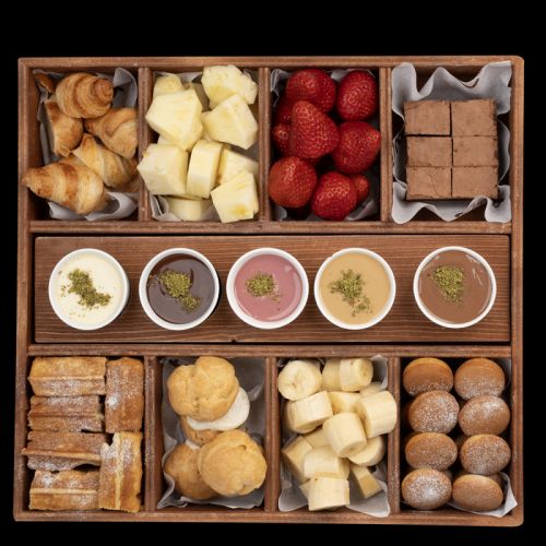 Happines box (4-6 Kişilik) - Pankek, krep, waffle parçaları, kruvasan, mini profiterol, browni, muz, çilek, ananas ve beş farklı çikolata (4-6 Kişilik)