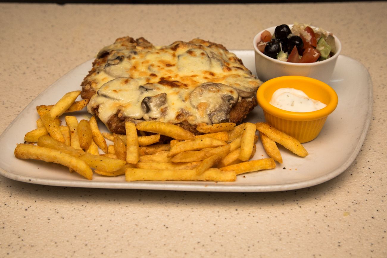 Mantar Soslu Paneli Tavuk - 250 gr Paneli Tavuk | Mantar Sos | Kaşar Mevsim Yeşillikleri | Patates Kızartması