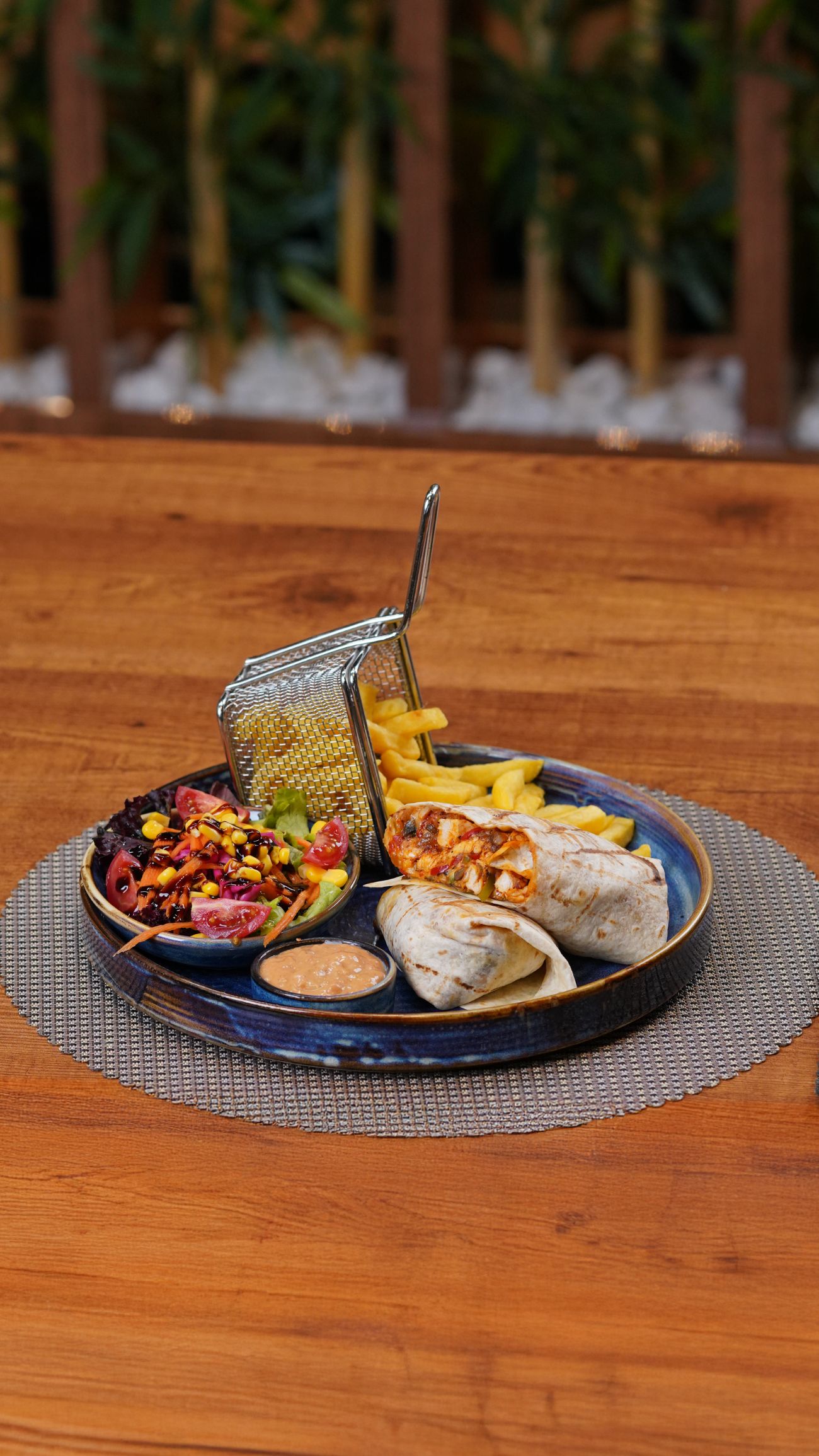 Chicken Wrap - Tavuk Göğüsü, Kapya Biber, Yeşil Biber, Mantar, Soğan, Soya Sos, Mini Salata, Patates Kızartması Eşliğinde
