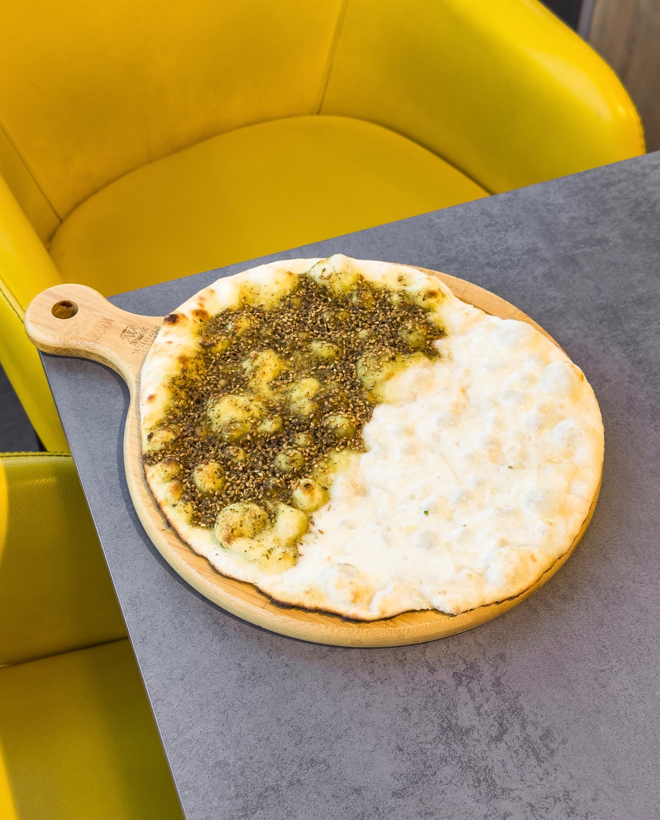 مناقيش جبنة وزعتر