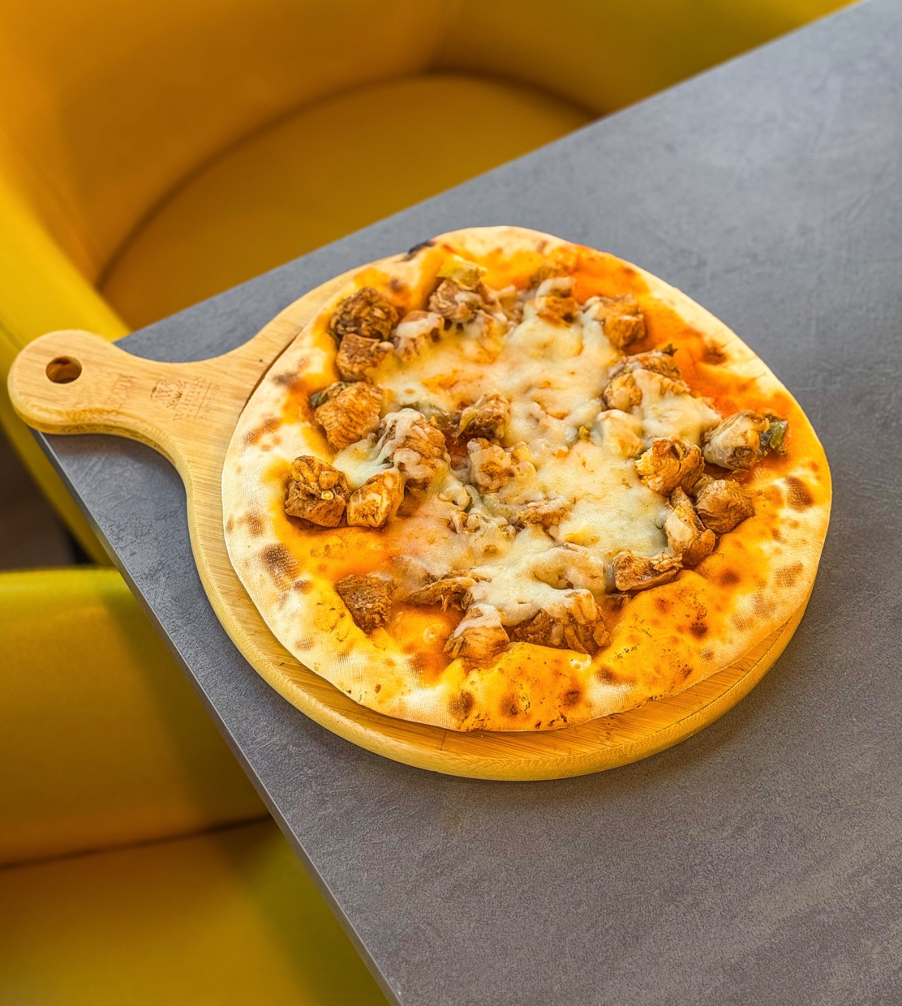 مناقيش دجاج وجبن